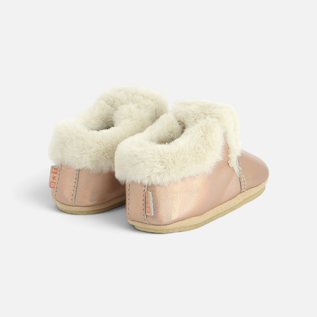 Chaussons bébé Shoo Pom Doudou Fur en cuir métallisé cuivre avec doublure en fourrure synthétique crème