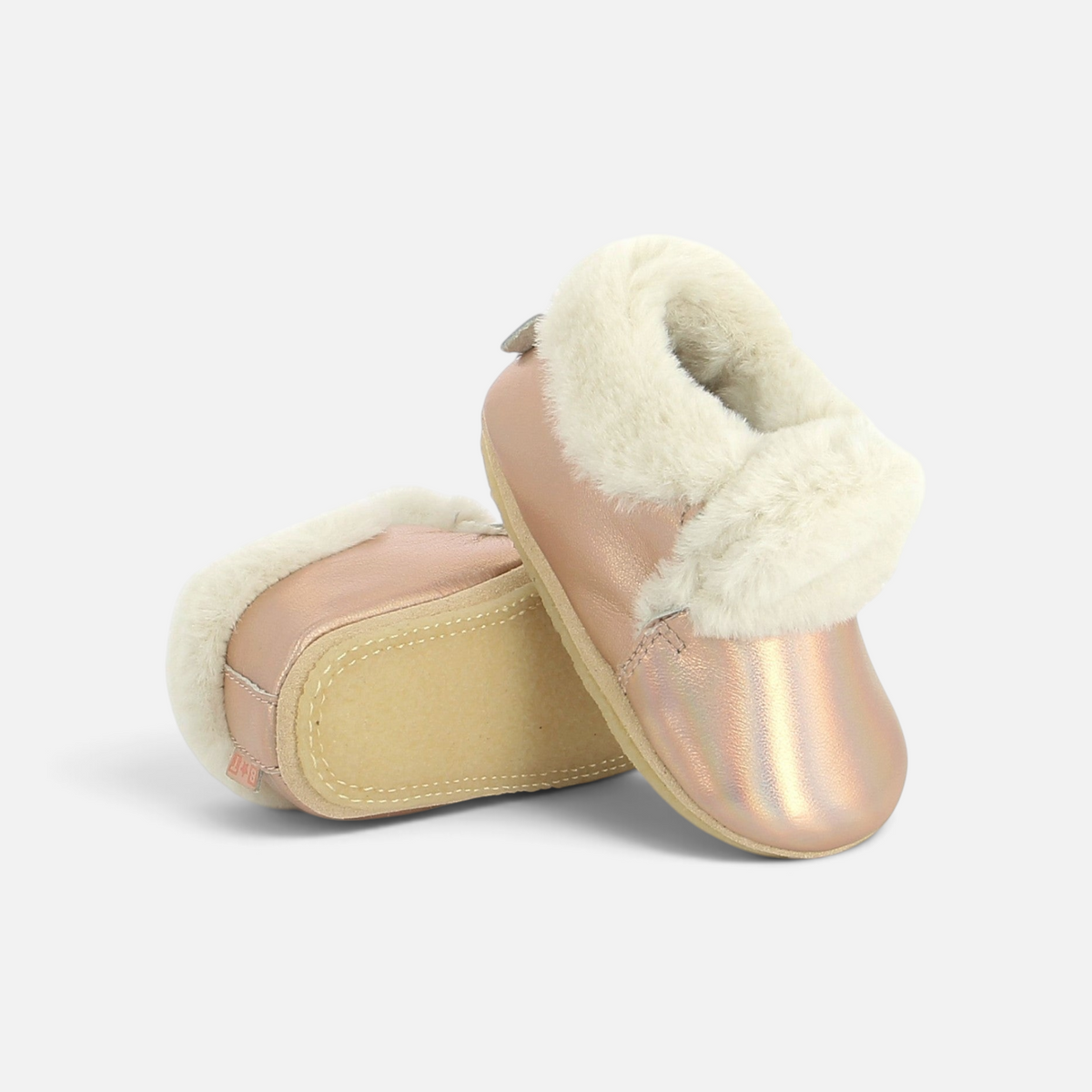 Chaussons bébé Shoo Pom Doudou Fur en cuir métallisé cuivre avec doublure en fourrure synthétique et semelle souple