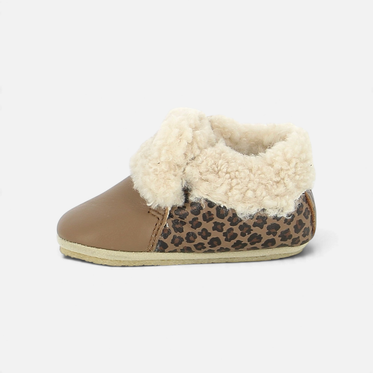 Chausson Shoo Pom Doudou Fur en cuir nappa camel et imprimé léopard avec doublure synthétique douce