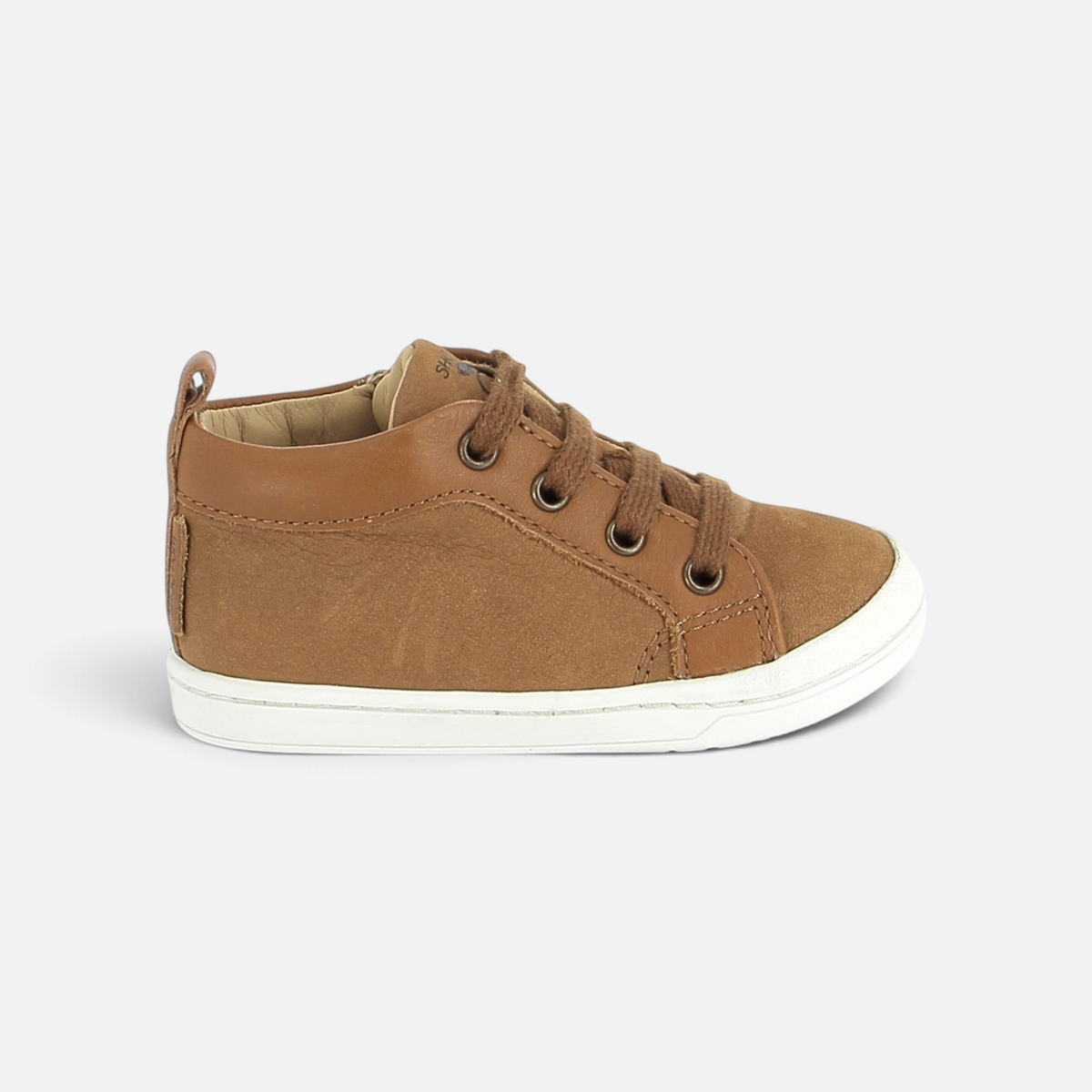 Chaussure premiers-pas Shoo Pom KIKKO BASE en cuir camel avec lacets et semelle blanche souple