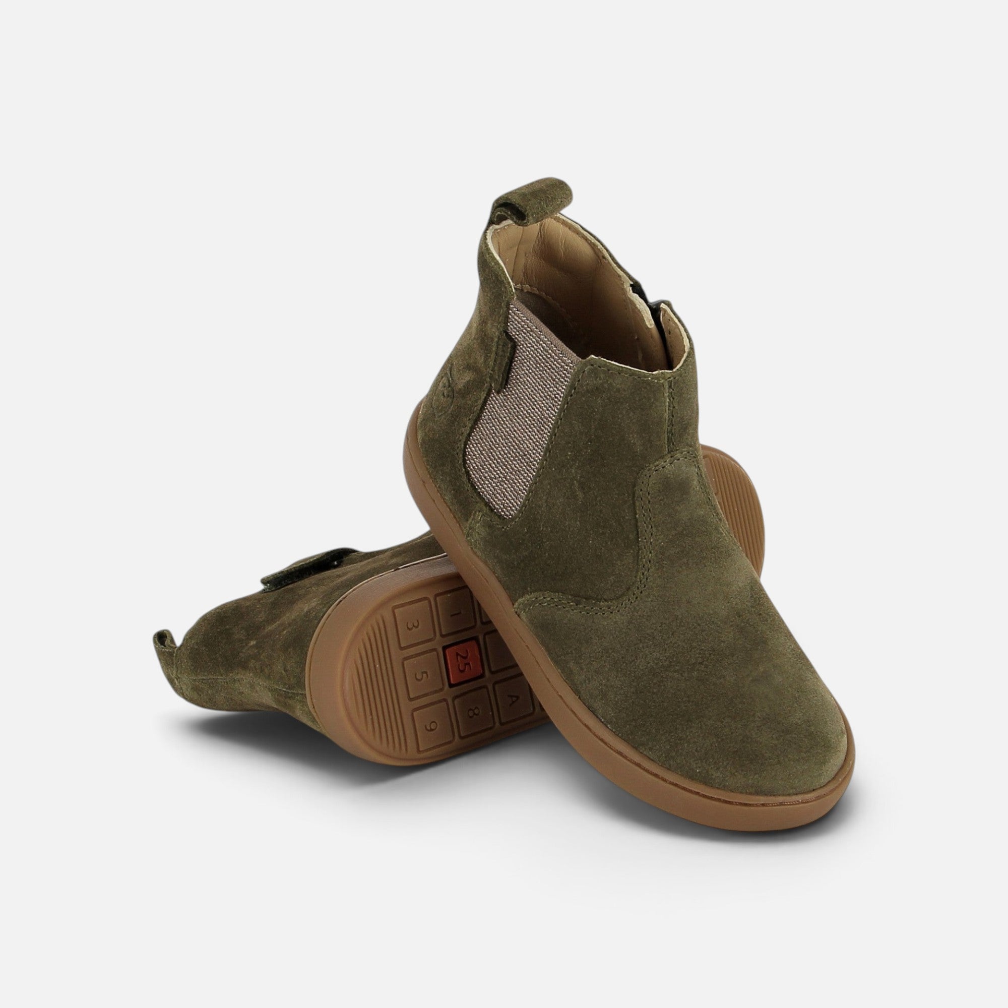 Bottines Chelsea Shoo Pom pour enfant en cuir velours kaki avec semelle souple en gomme et élastique latéral
