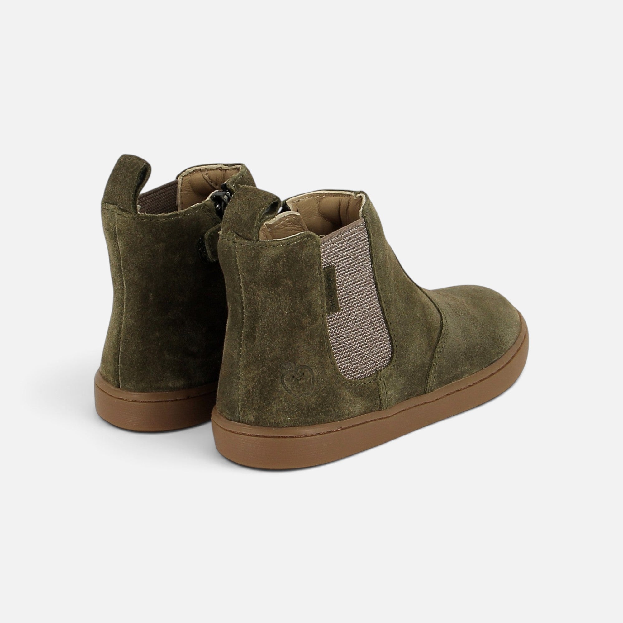 Bottines Chelsea Shoo Pom pour enfant en velours huilé kaki avec semelle en gomme marron et élastique latéral