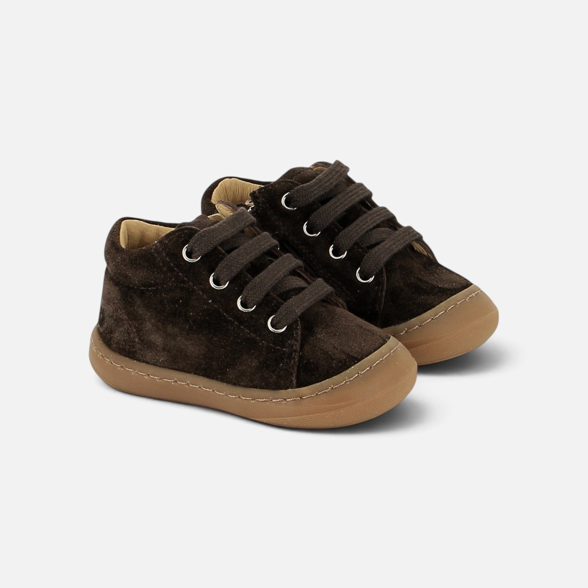 Chaussures premiers-pas Shoo Pom en cuir velours marron truffe avec lacets et semelle en caoutchouc souple
