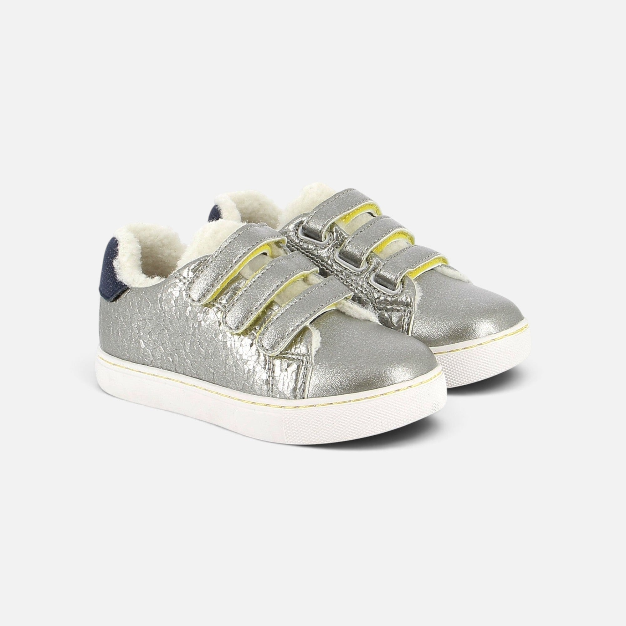 Baskets Shoo Pom argentées à scratchs avec doublure en fourrure synthétique et semelle blanche