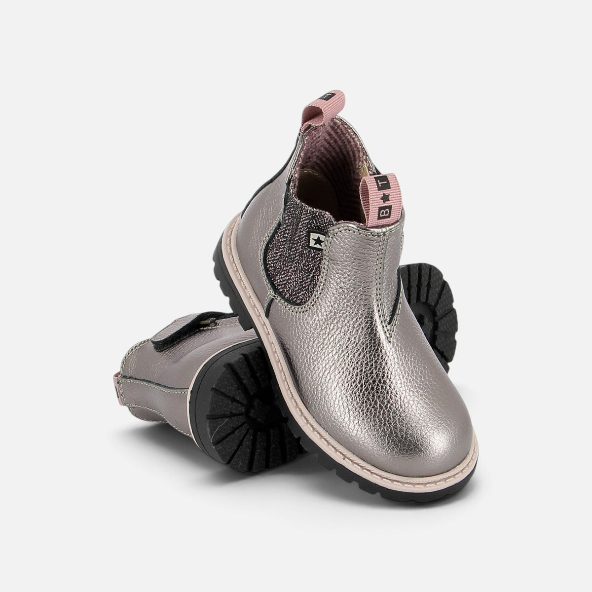 Bottines Shoo Pom argentées en cuir métallisé avec élastiques pailletés et tirettes roses pour enfants
