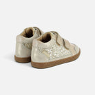 Chaussures premiers-pas Shoo Pom en cuir platine pailleté avec scratchs et semelle souple en caoutchouc
