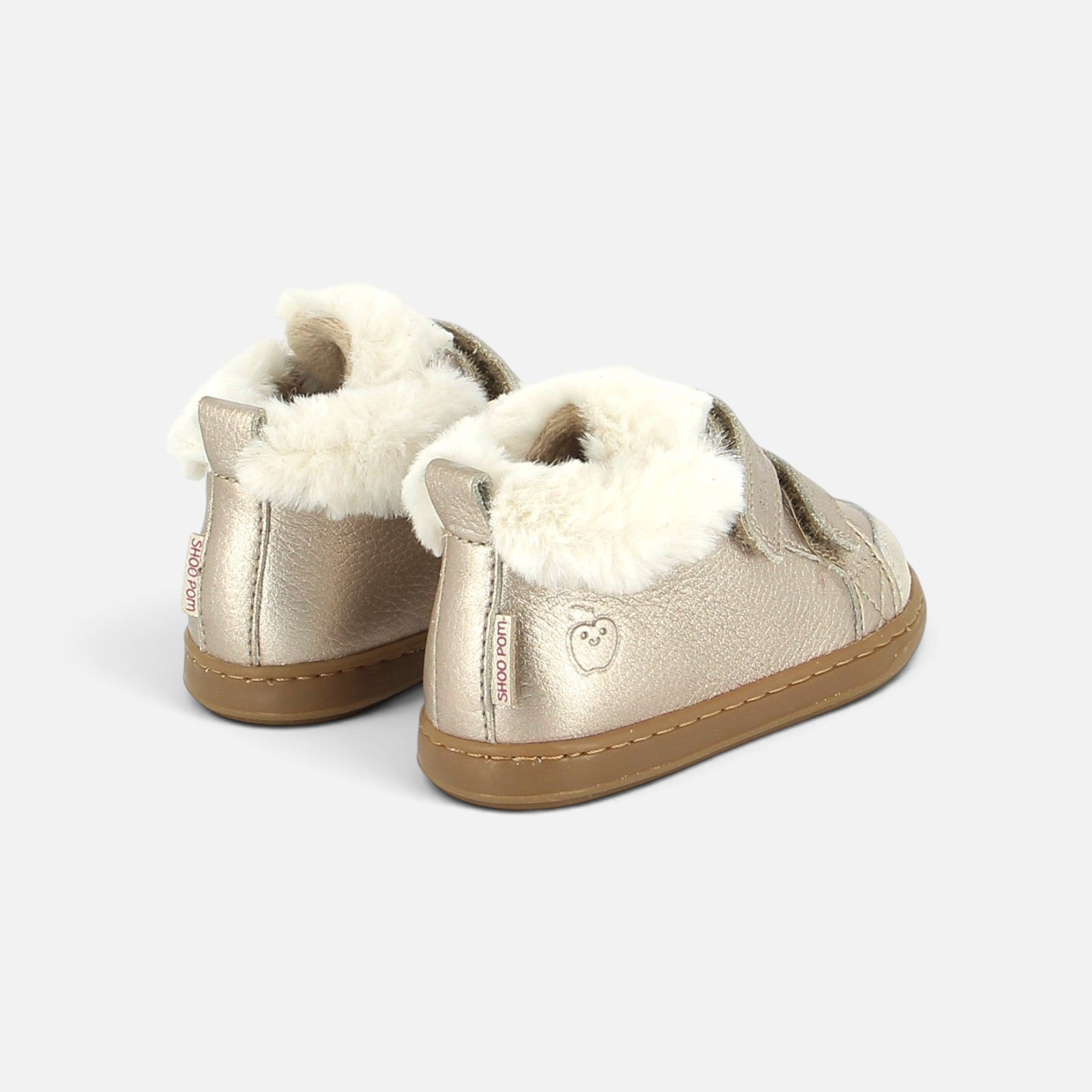 Chaussures premiers-pas Shoo Pom Bouba en cuir grainé doré avec doublure en fourrure blanche et semelle en caoutchouc