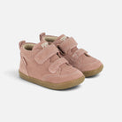 Chaussures premiers-pas Shoo Pom Bouba Scroll Easy en velours rose poudré avec fermetures à scratch et semelle souple