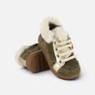 Chaussures premiers-pas Shoo Pom kaki en velours huilé avec doublure fourrée, lacets et zip latéral