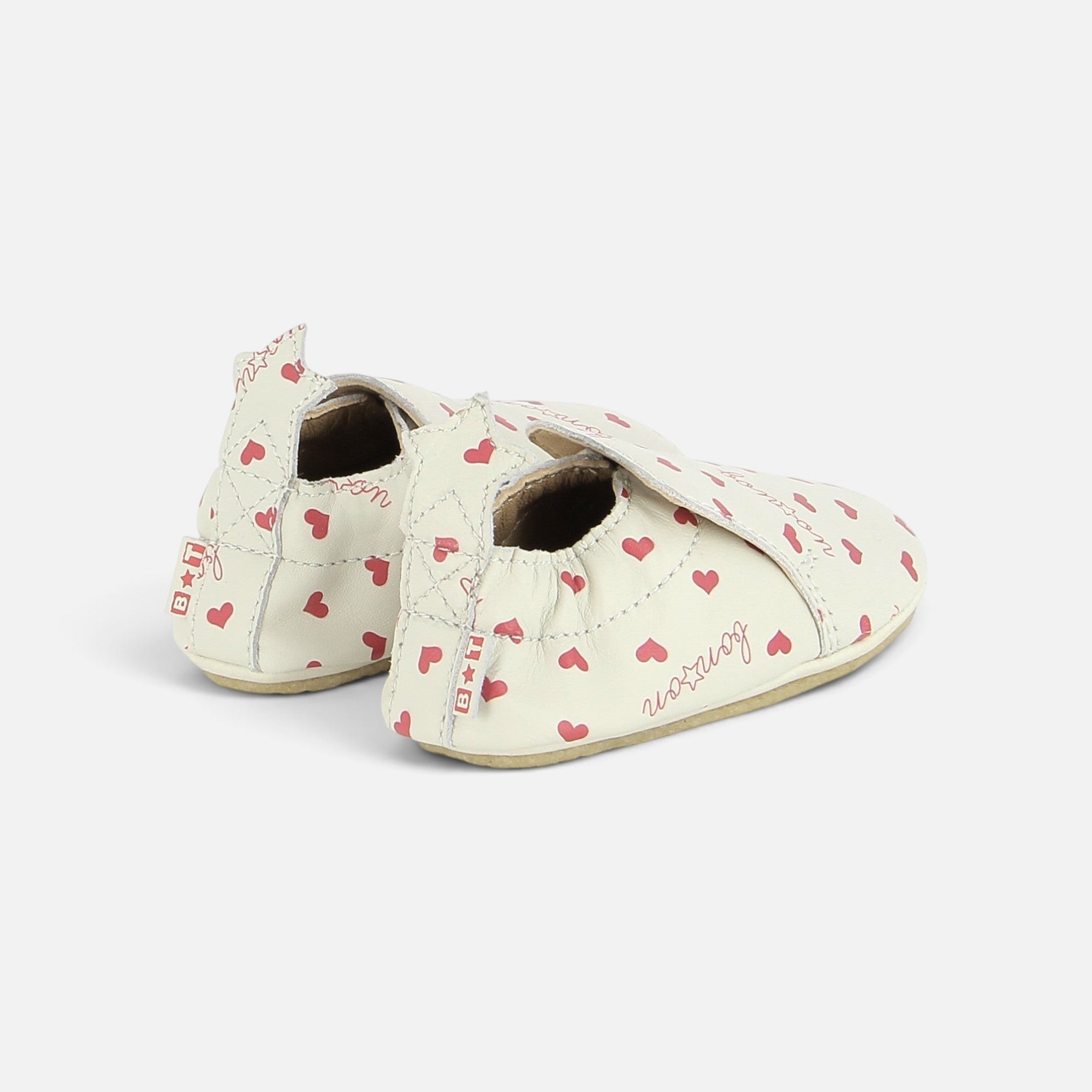 Chaussons souples en cuir blanc Shoo Pom avec motif de petits cœurs roses et fermeture à scratch