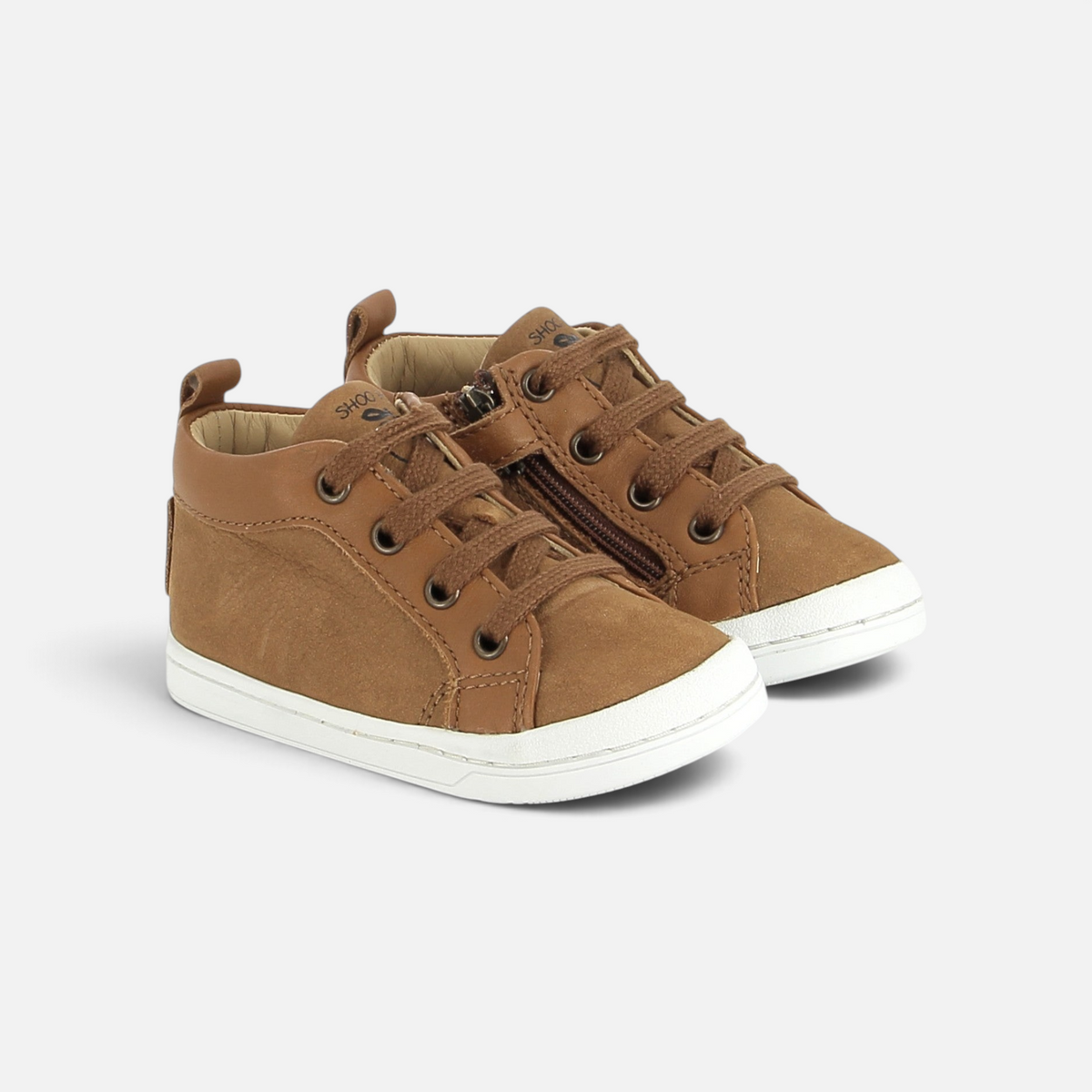 Chaussures premiers-pas Shoo Pom Kikko Base en cuir camel avec lacets, zip latéral et semelle blanche souple