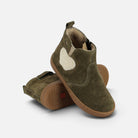 Bottines Shoo Pom kaki en cuir velours avec doublure fourrée, détail cœur et semelle en caoutchouc souple