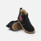 Bottines Shoo Pom en velours bleu marine avec motif pomme, fermeture zippée et semelle en caoutchouc souple