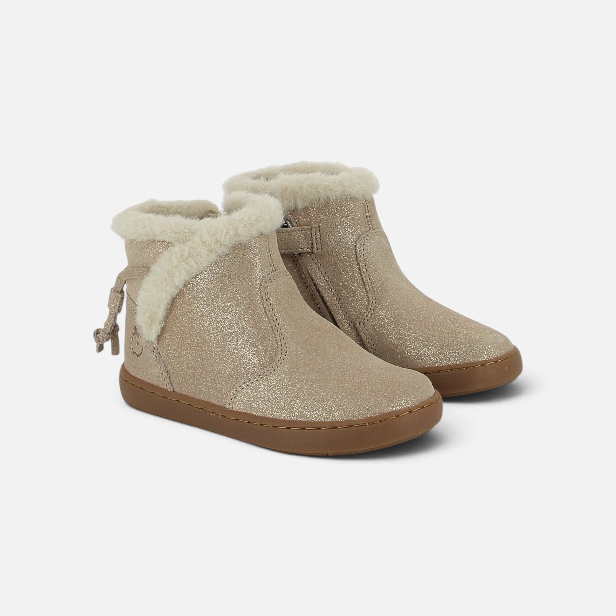 Bottines Shoo Pom Play Fur Sweet en cuir nude laminé avec doublure en fourrure et semelle en caoutchouc souple