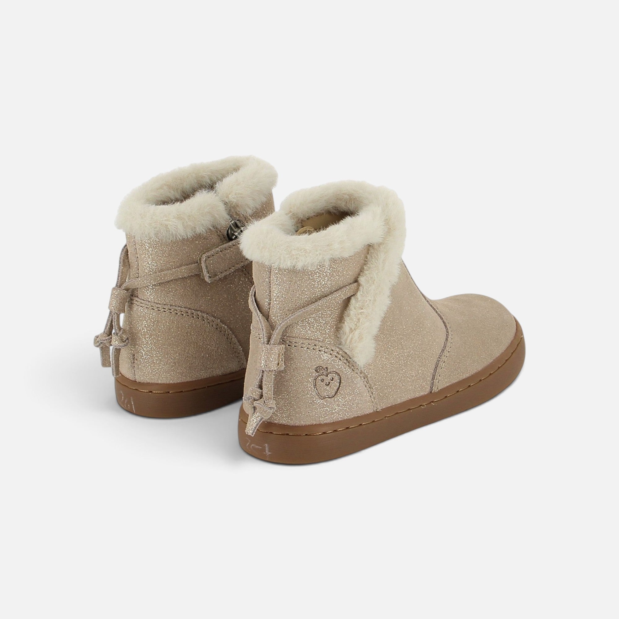 Bottines Shoo Pom PLAY FUR SWEET en cuir nude laminé avec doublure en fourrure et zip latéral pour fille