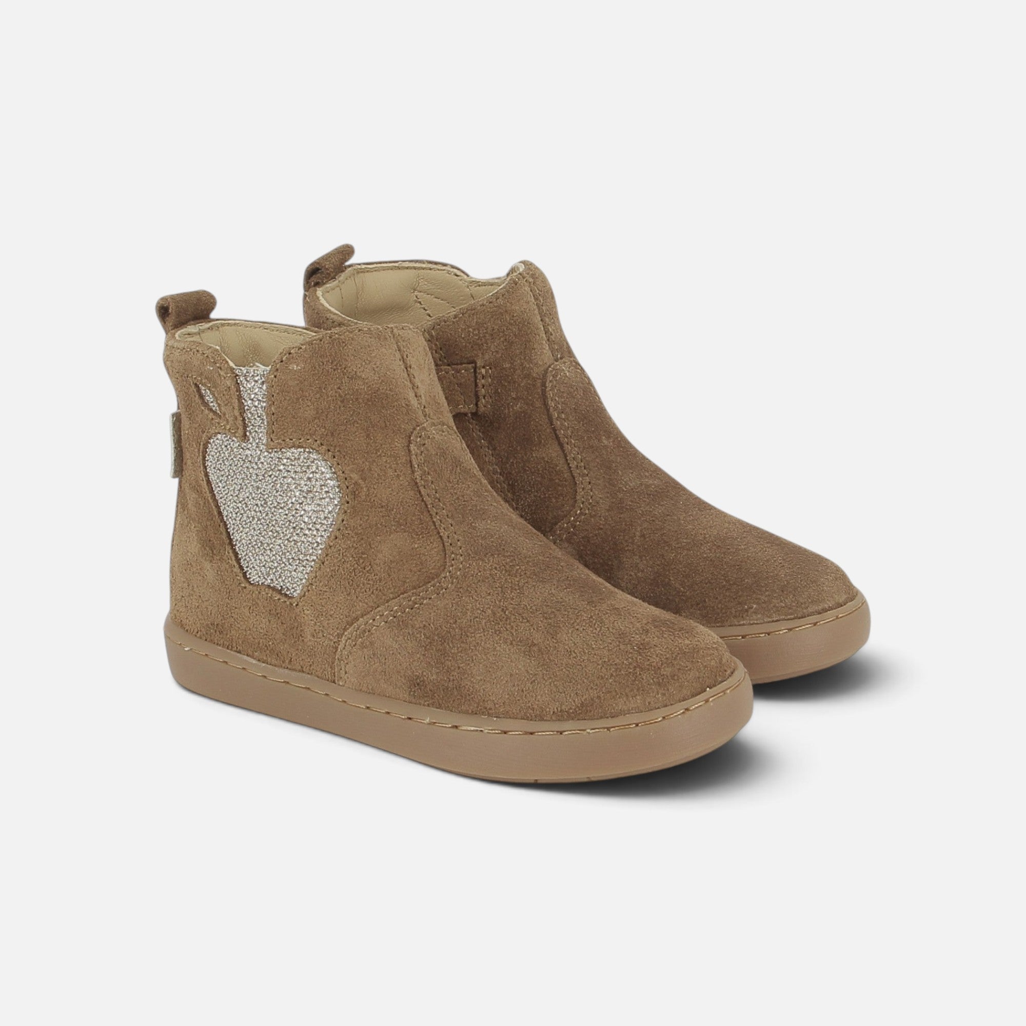 Bottines Shoo Pom en cuir velours camel pour fille avec motif cœur pailleté et fermeture zippée latérale