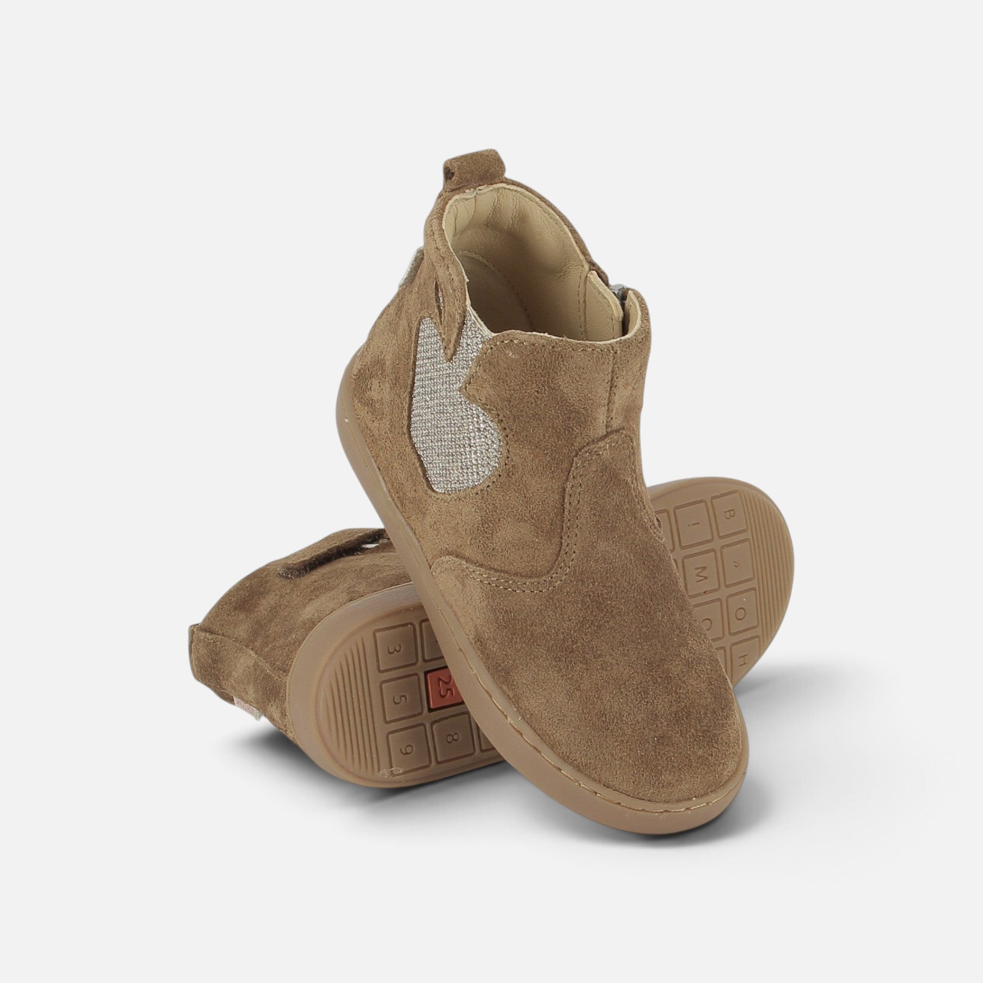 Bottines Shoo Pom Play New Apple en cuir velours camel avec détail brillant en forme de cœur et semelle souple
