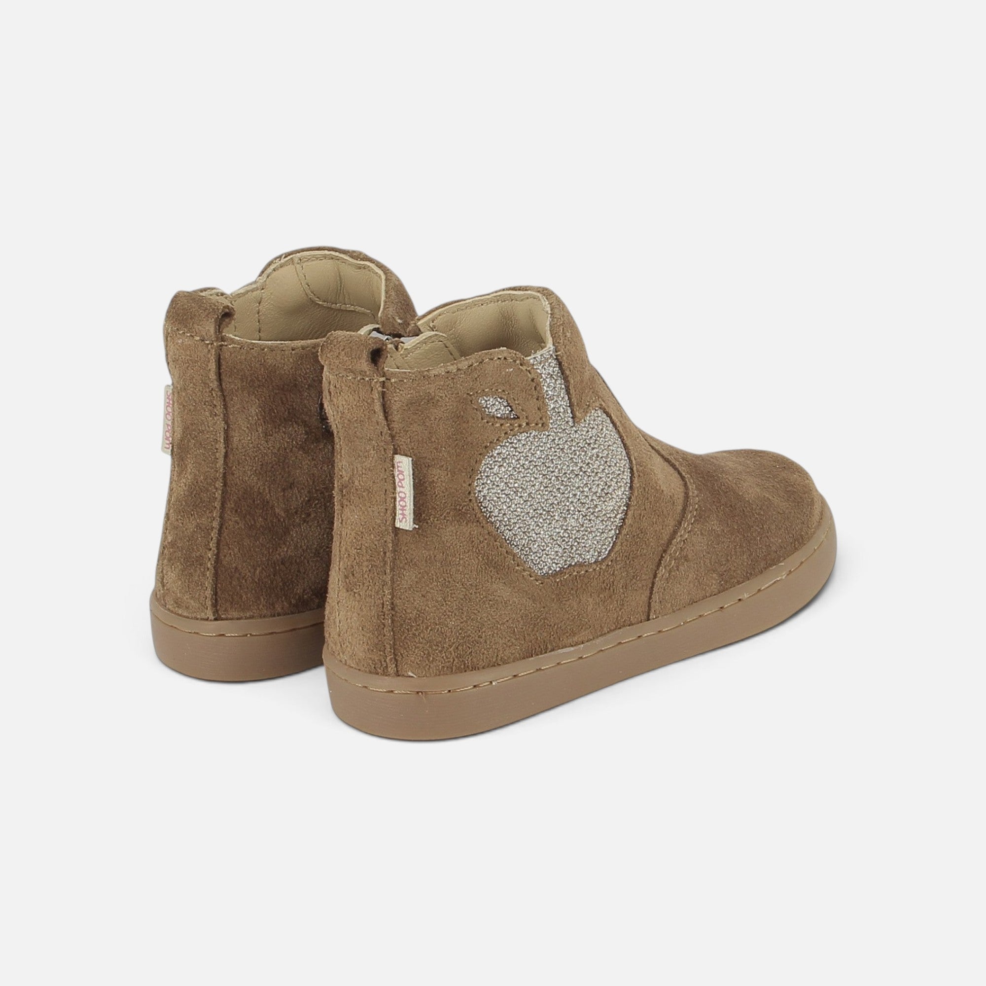 Bottines Shoo Pom Play New Apple en cuir velours camel avec motif pomme pailleté et fermeture éclair latérale