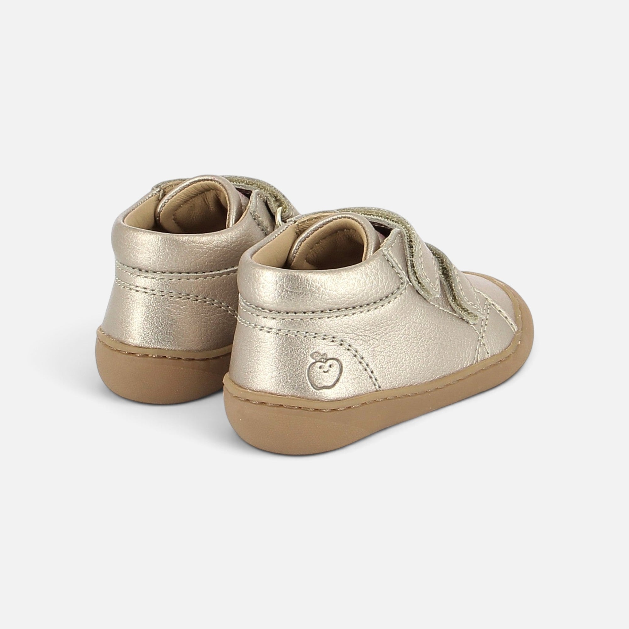 Chaussures barefoot Shoo Pom Plum Easy en cuir grainé couleur bronze clair avec semelle souple et fermeture scratch