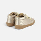 Chaussures barefoot Shoo Pom en cuir grainé laminé bronze clair avec semelle souple et lacets pour enfants