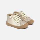 Chaussures barefoot Shoo Pom en cuir grainé bronze clair avec lacets et semelle souple pour bébé