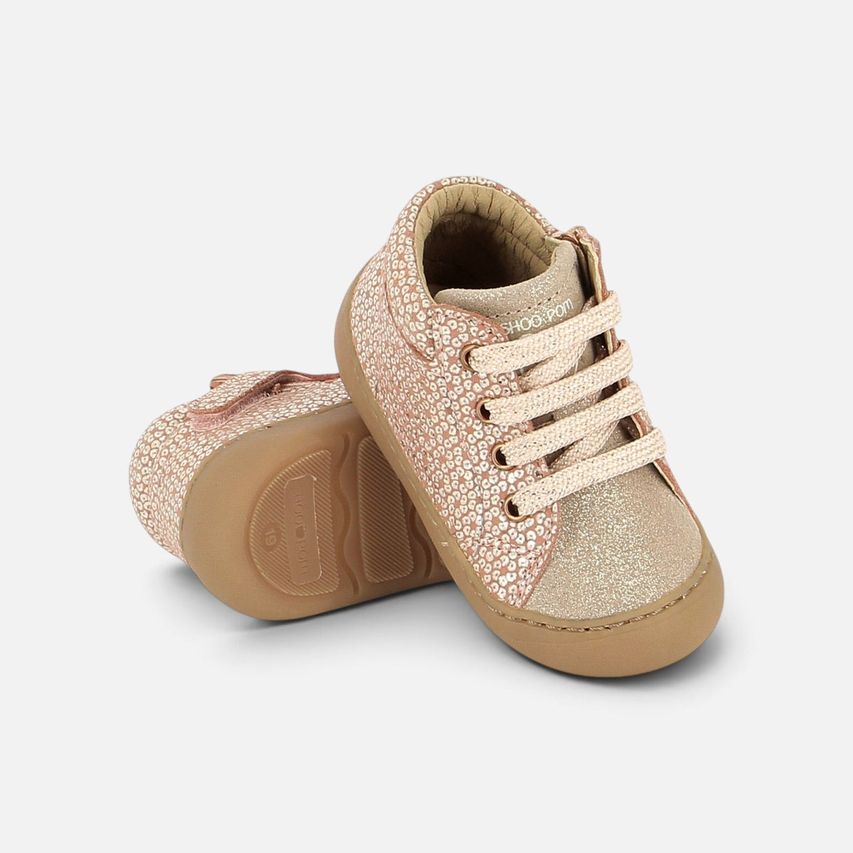 Chaussures barefoot Shoo Pom en cuir nude à imprimé laminé, semelle souple et lacets pour bébé