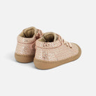 Chaussures barefoot Shoo Pom en cuir nude à motif laminé, semelle souple et lacets, vue arrière