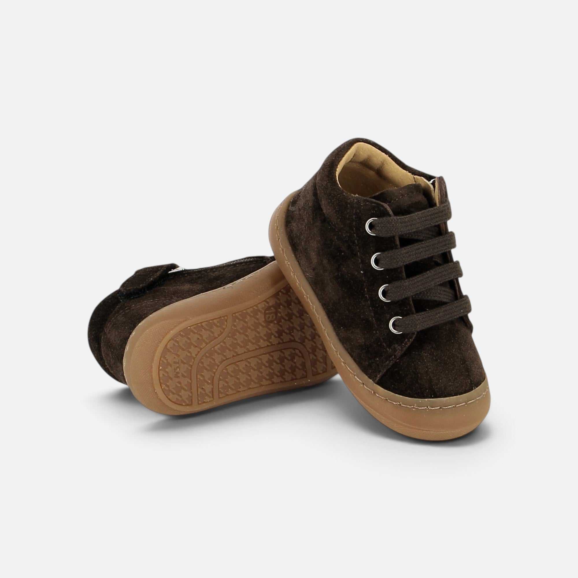 Chaussures premiers-pas Shoo Pom Tom Zip en cuir velours couleur truffe avec lacets et semelle en caoutchouc souple