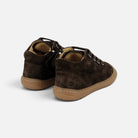 Chaussures premiers-pas Shoo Pom Tom Zip en cuir velours couleur truffe avec lacets et semelle en caoutchouc souple