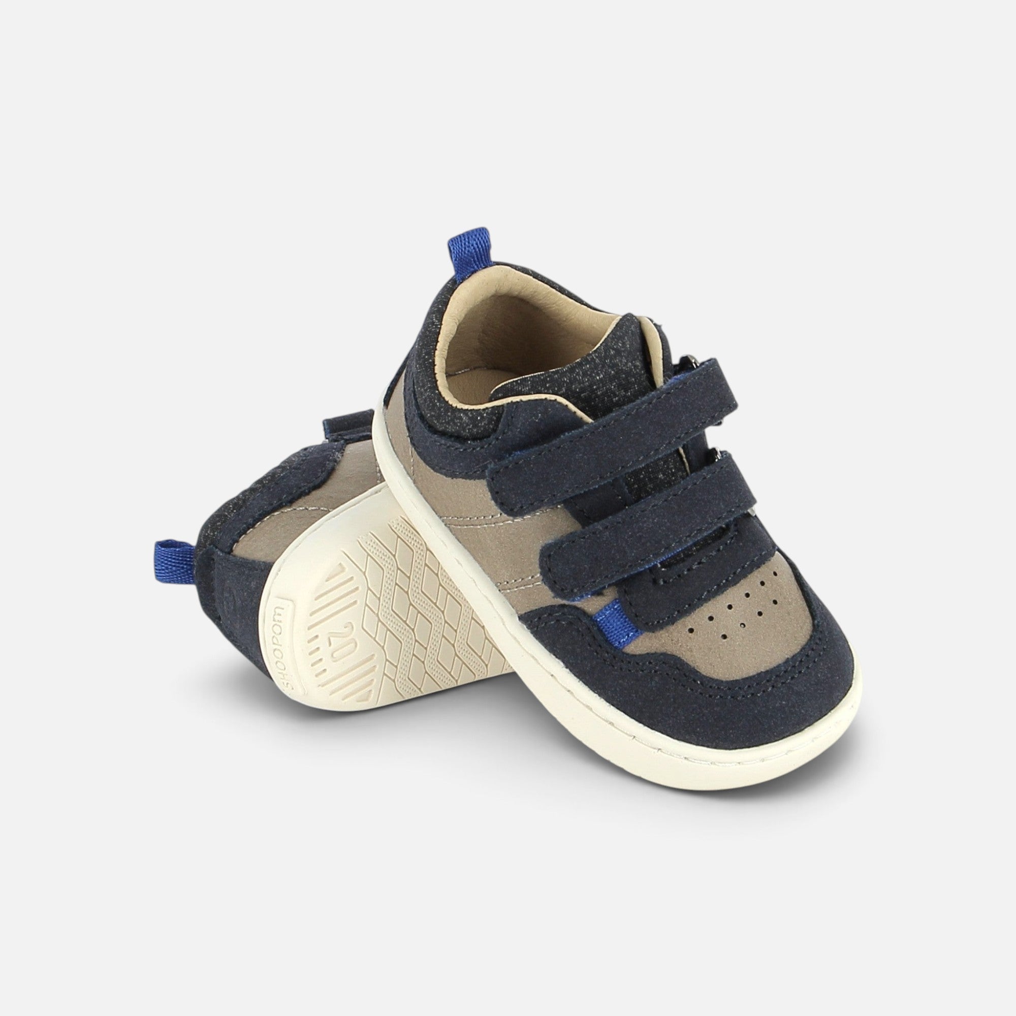 Basket barefoot Shoo Pom bleu marine et beige en cuir avec fermeture scratch pour enfant