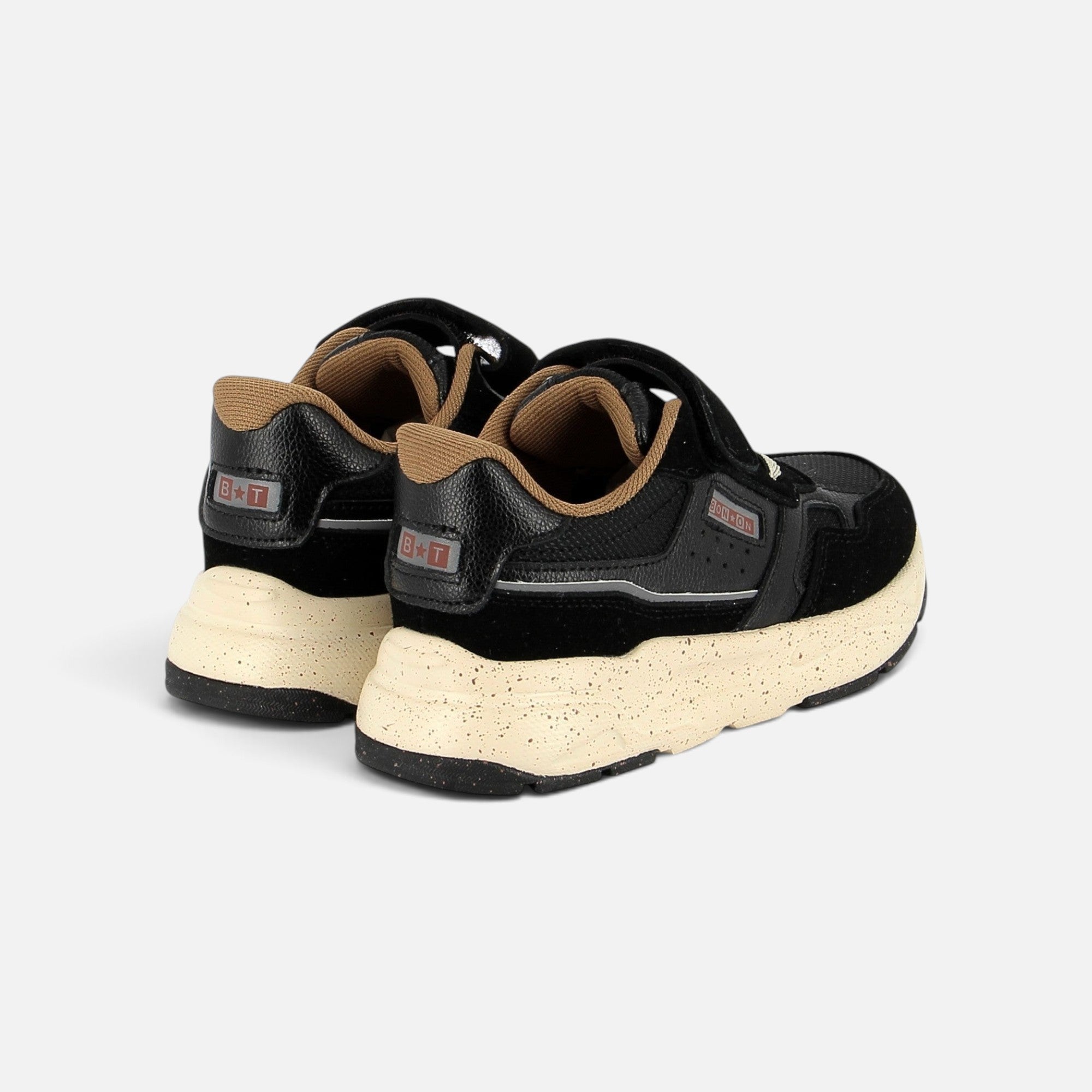 Baskets Shoo Pom noires en cuir et daim avec semelle épaisse mouchetée beige et détails marron au talon