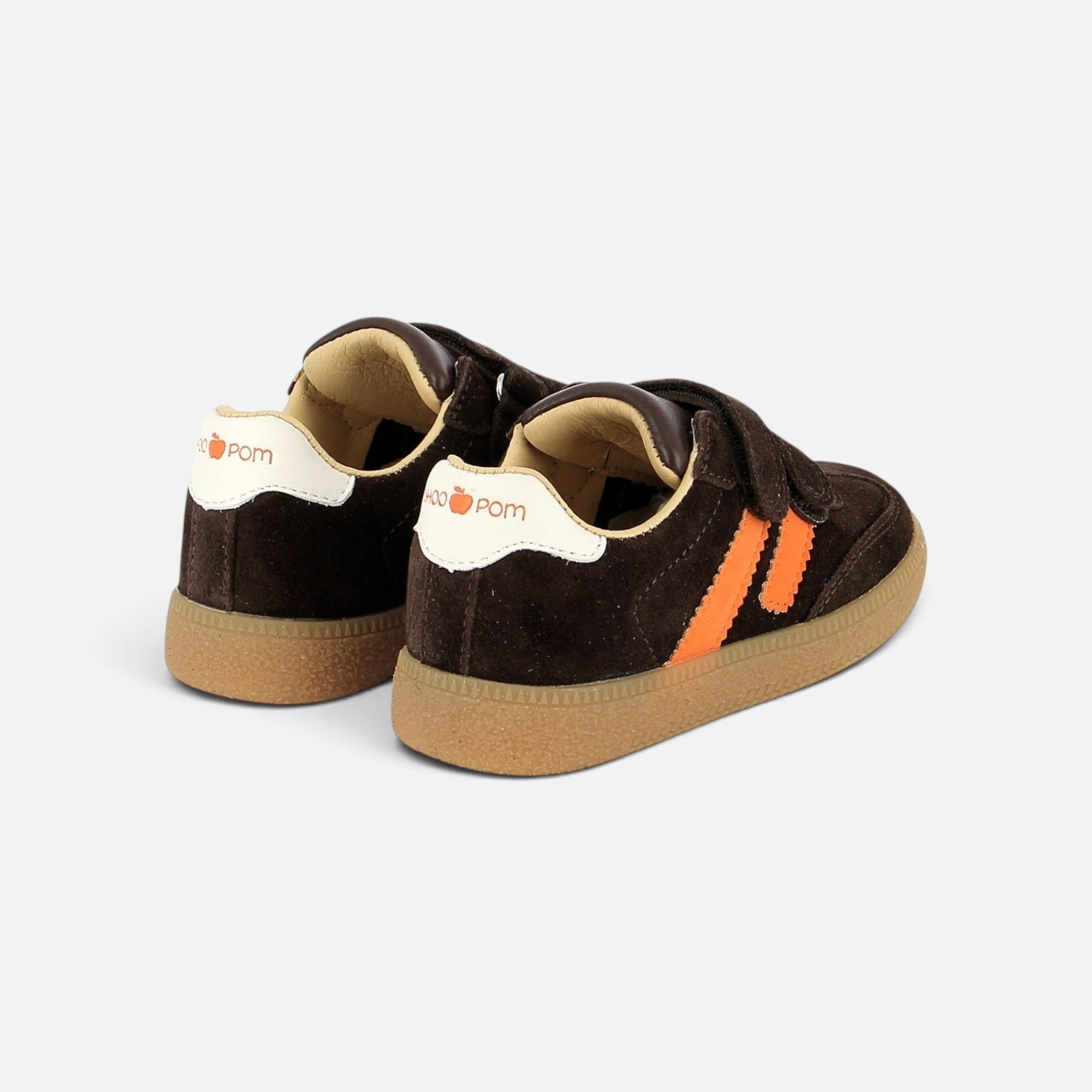 Baskets enfant Shoo Pom Yuzu en velours chocolat avec bandes orange et fermeture à double scratch