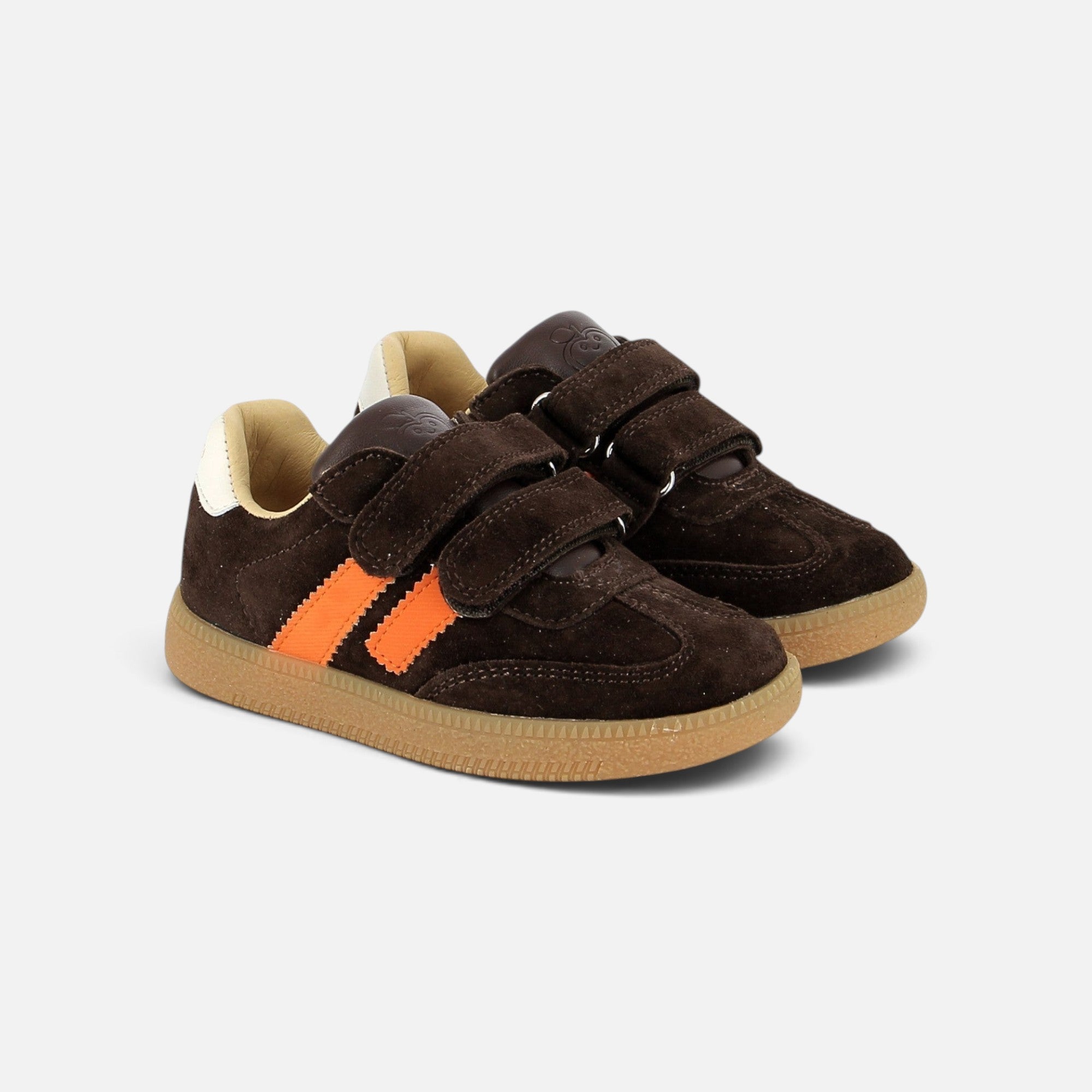 Baskets Shoo Pom Yuzu en velours chocolat avec bandes orange et double scratch pour enfant